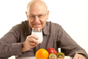 Proteínas do leite reduzem a perda muscular em idosos - Marina Viana Nutricionista